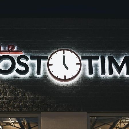 Post Time Inn Carlsbad Bagian luar foto